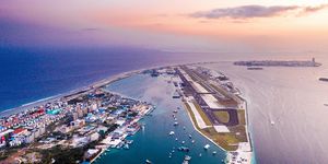 3 Nights in Standard Beach Bungalow and 1 Night at Water bungalow